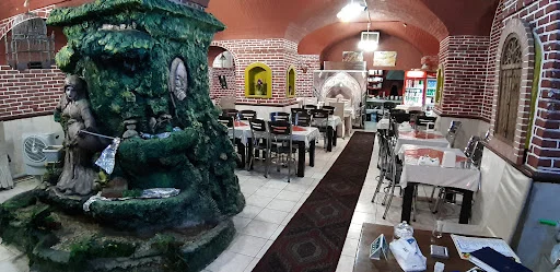 رستوران سنتی هنرمندان