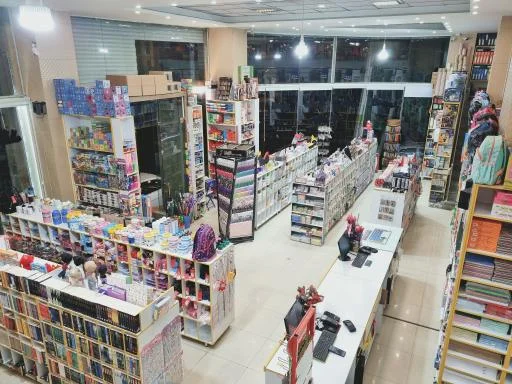 نوشت‌افزار و کتاب سفیرلند