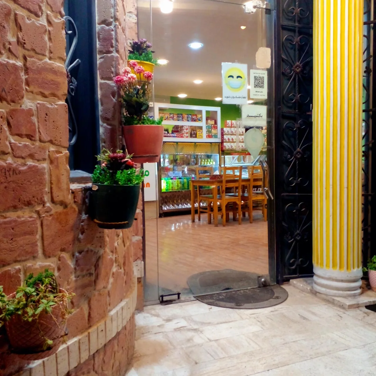 آبمیوه فروشی مان - تصویر 2