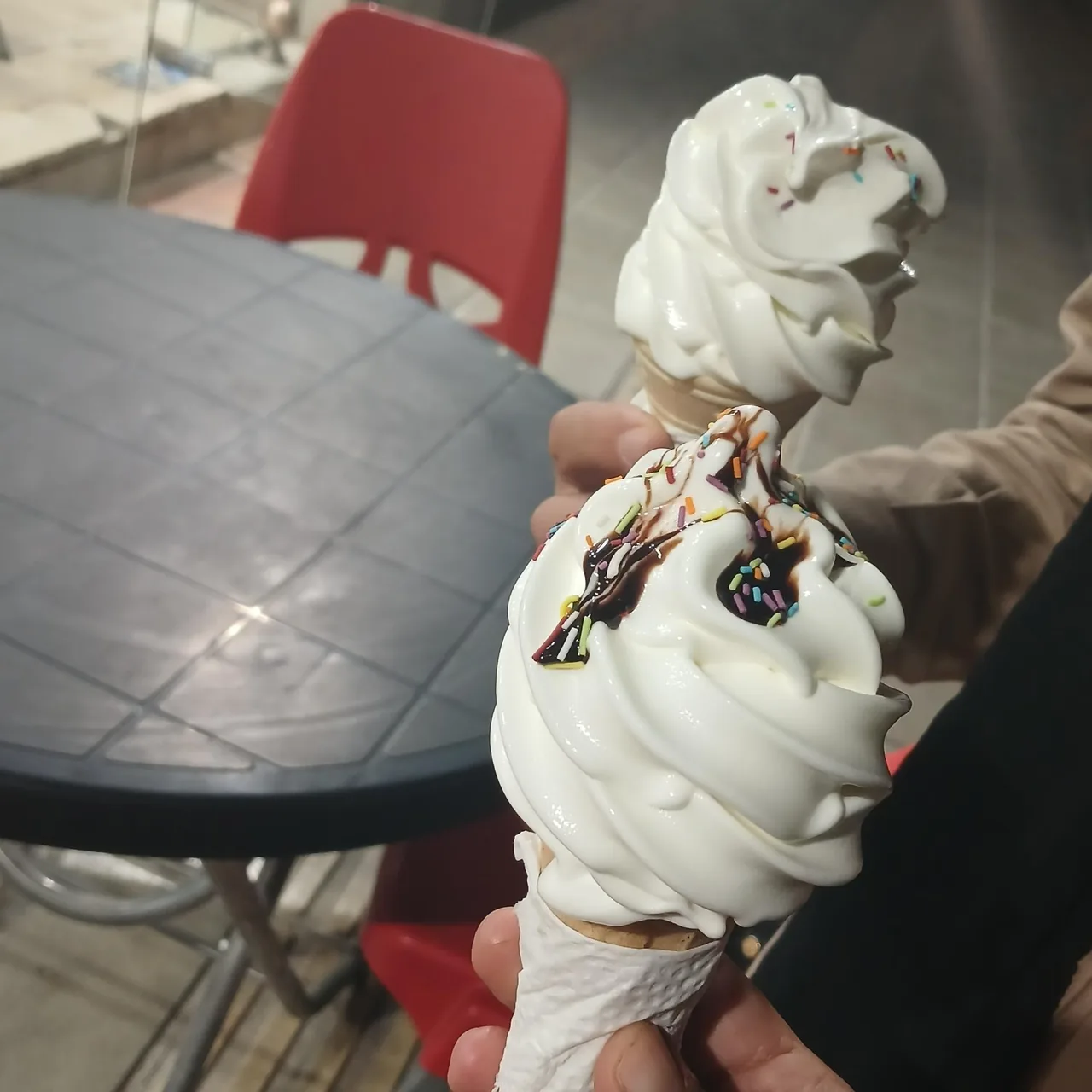 بستنی و قهوه فروشی - تصویر 2