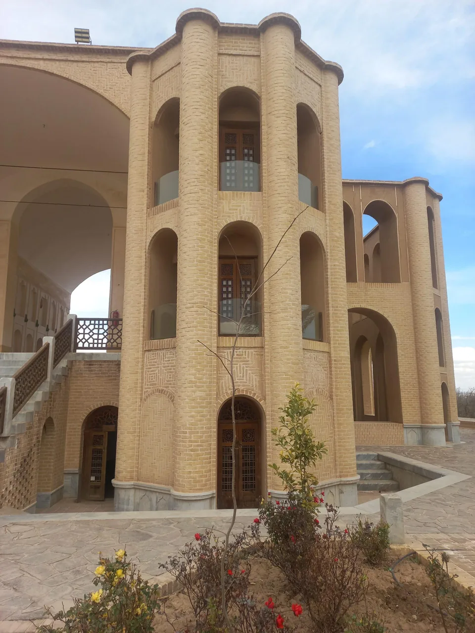 مجموعه باغ خان - مهمانسرا و مهمانپذیر در یزد - تصویر 2