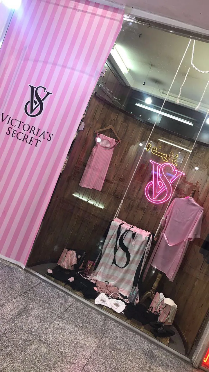 فروشگاه لباس زیرزنانه VICTORIA'S SECRET