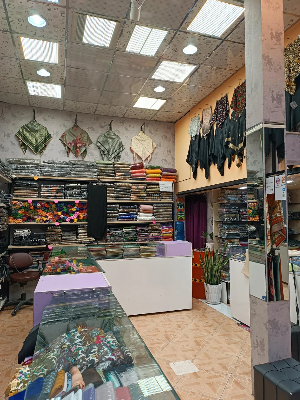 فروشگاه شال و روسری زنگارکی