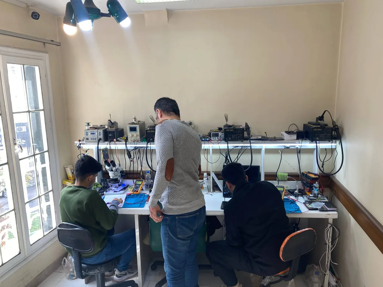 آموزشگاه فنی حرفه ای تعمیرات موبایل و تبلت پایه فنون گیلان - تصویر 3