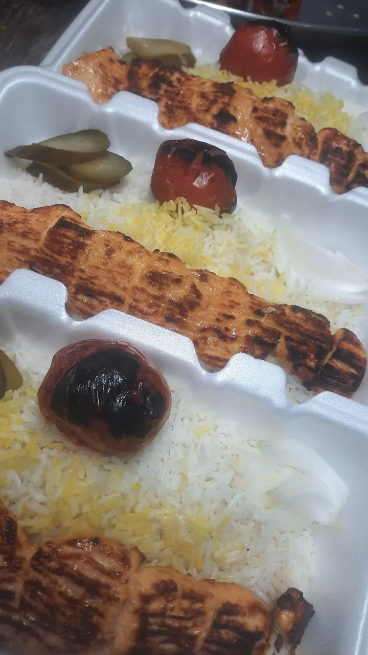 غذای بیرون برناردون شهر - تصویر 2
