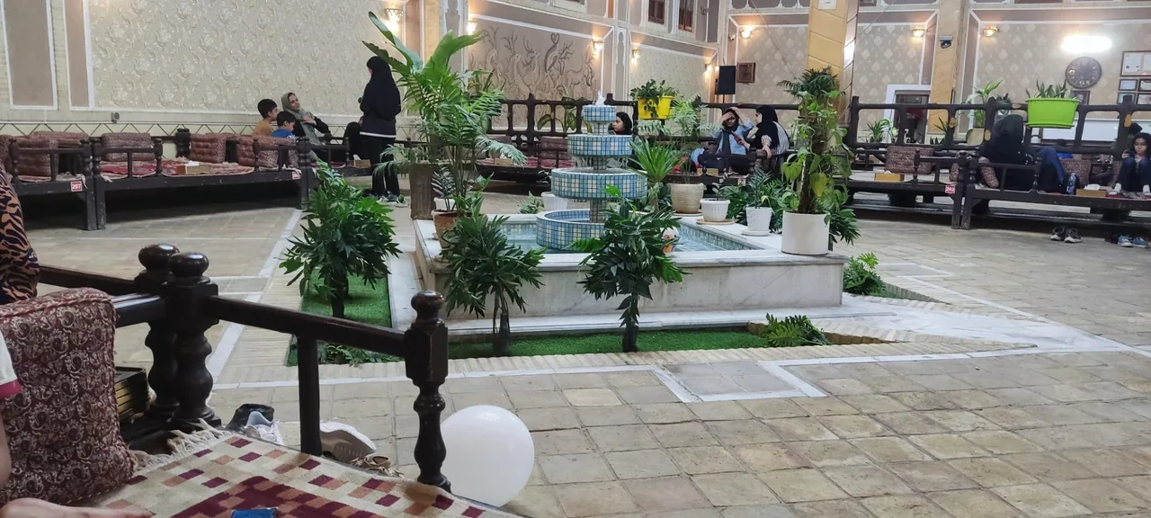 رستوران توت فرنگی - تصویر 3