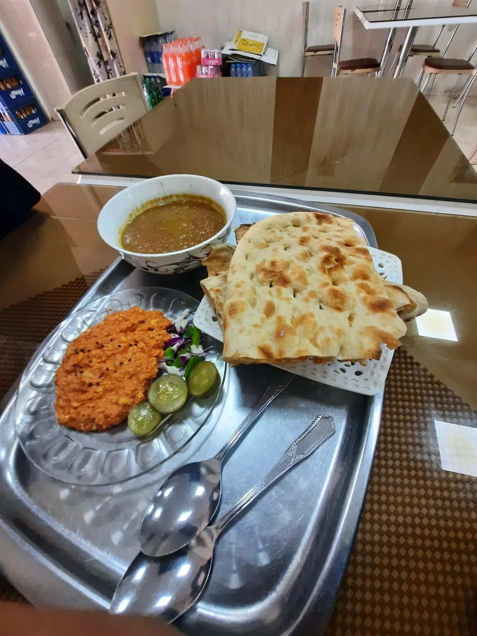 صبحانه سرای دیوار بلند - تصویر 2