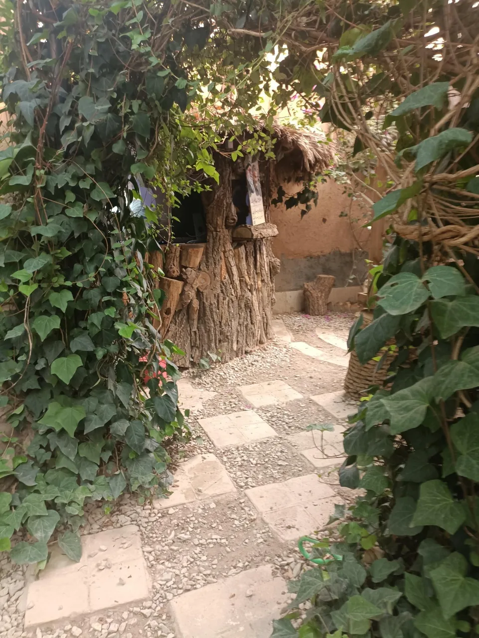رستوران باغ اعیونی - تصویر 2