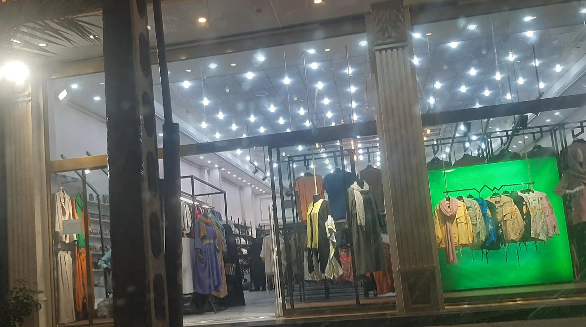 پوشاک زنانه آراویرا