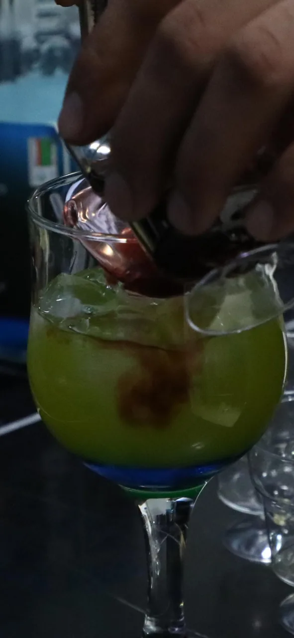 کافی شاپ گرگ آسمان - تصویر 6