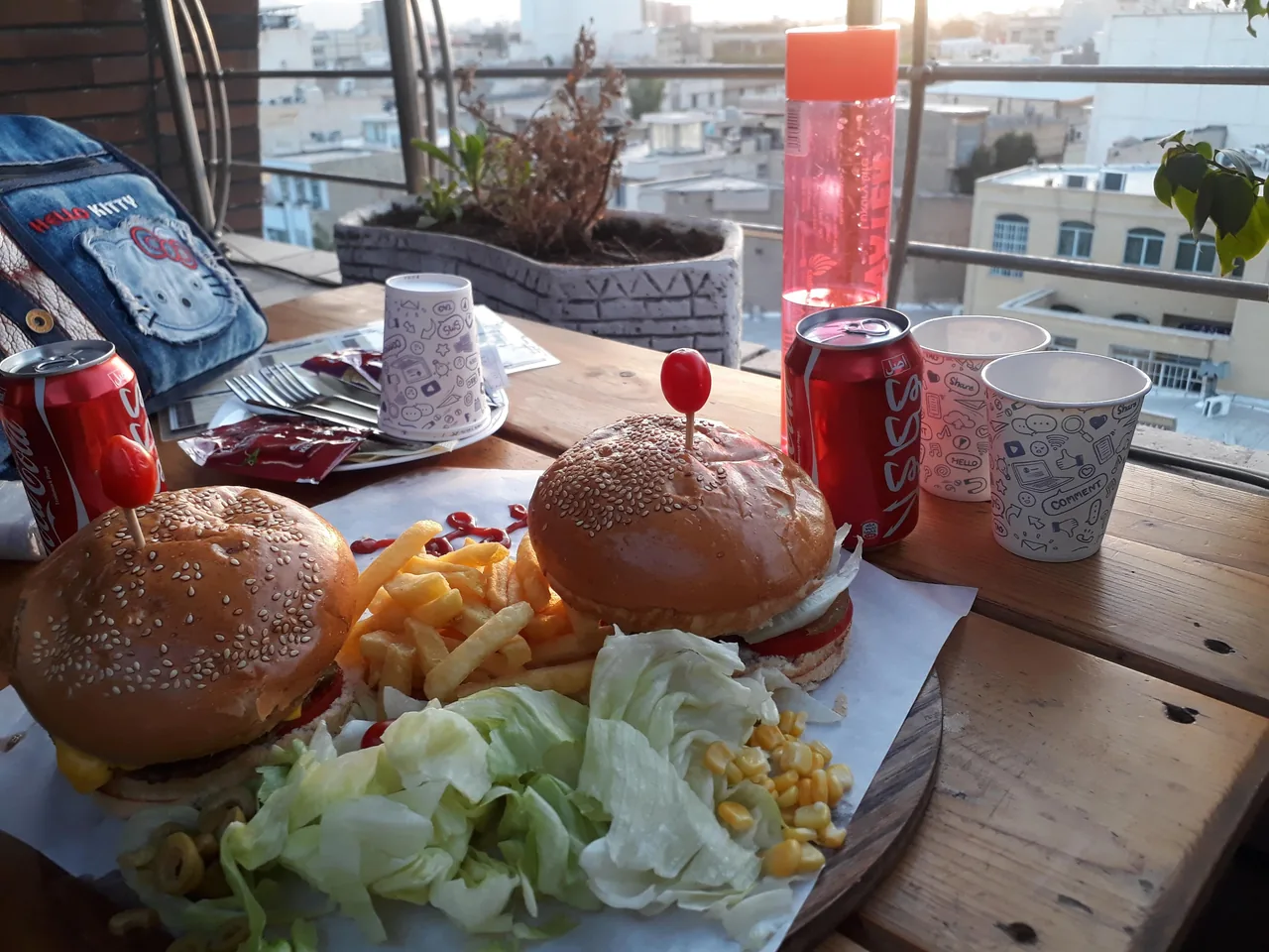 کافه کتاب - تصویر 2