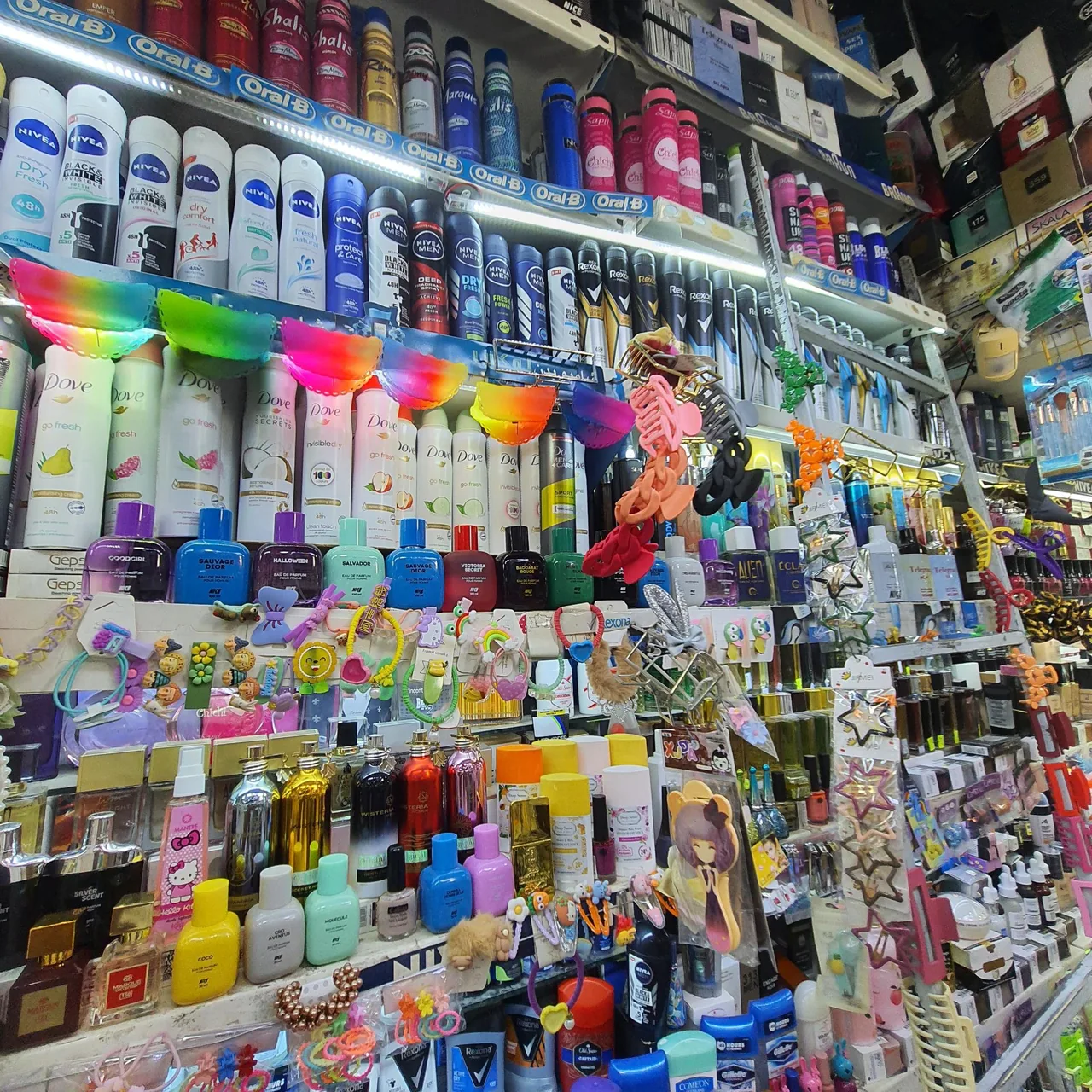 فروشگاه آرایشی بهداشتی آوا 2 - تصویر 5