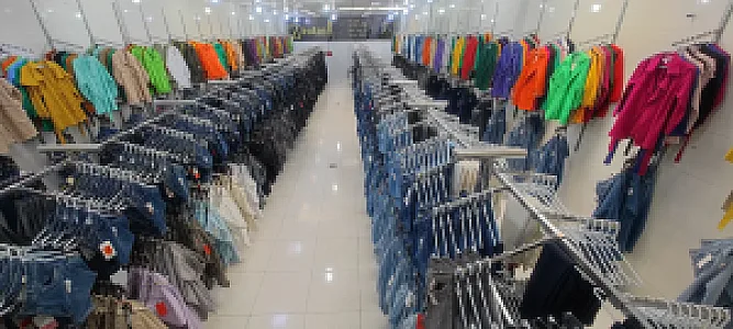 فروشگاه بزرگ پوشاک زنانه زیروتن