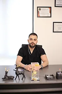 دکتر آرمان منصوری -مطب زیبایی