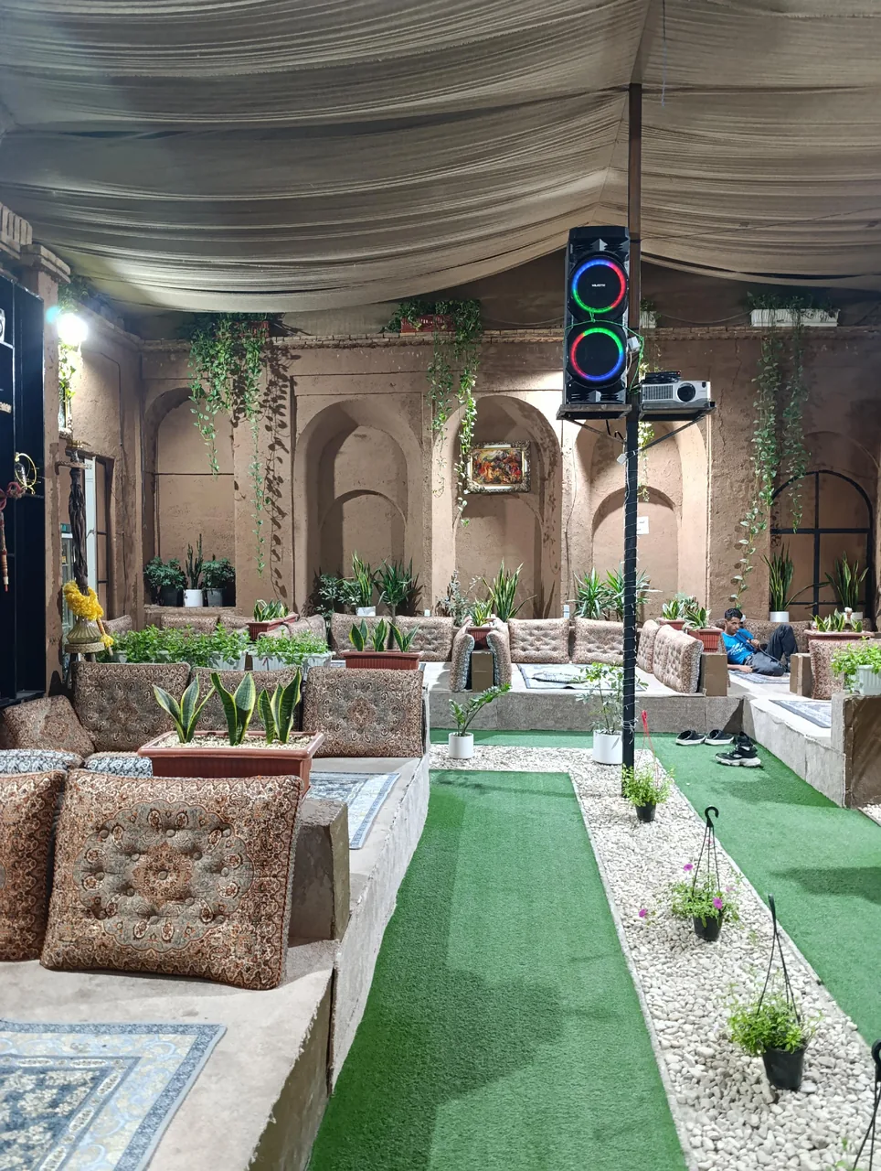 کافه سنتی بوستان - تصویر 2