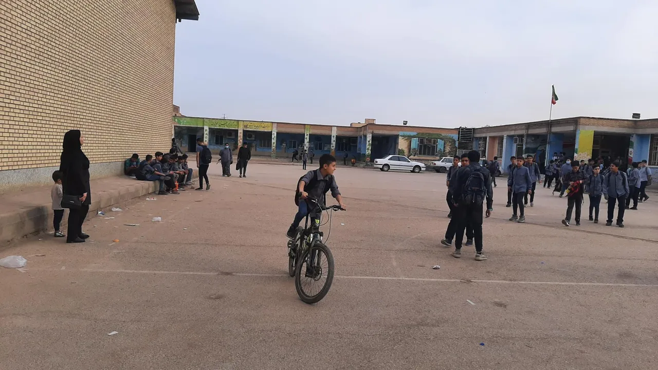 دبیرستان پسرانه فرهنگیان ناحیه 3 اهواز - تصویر 2