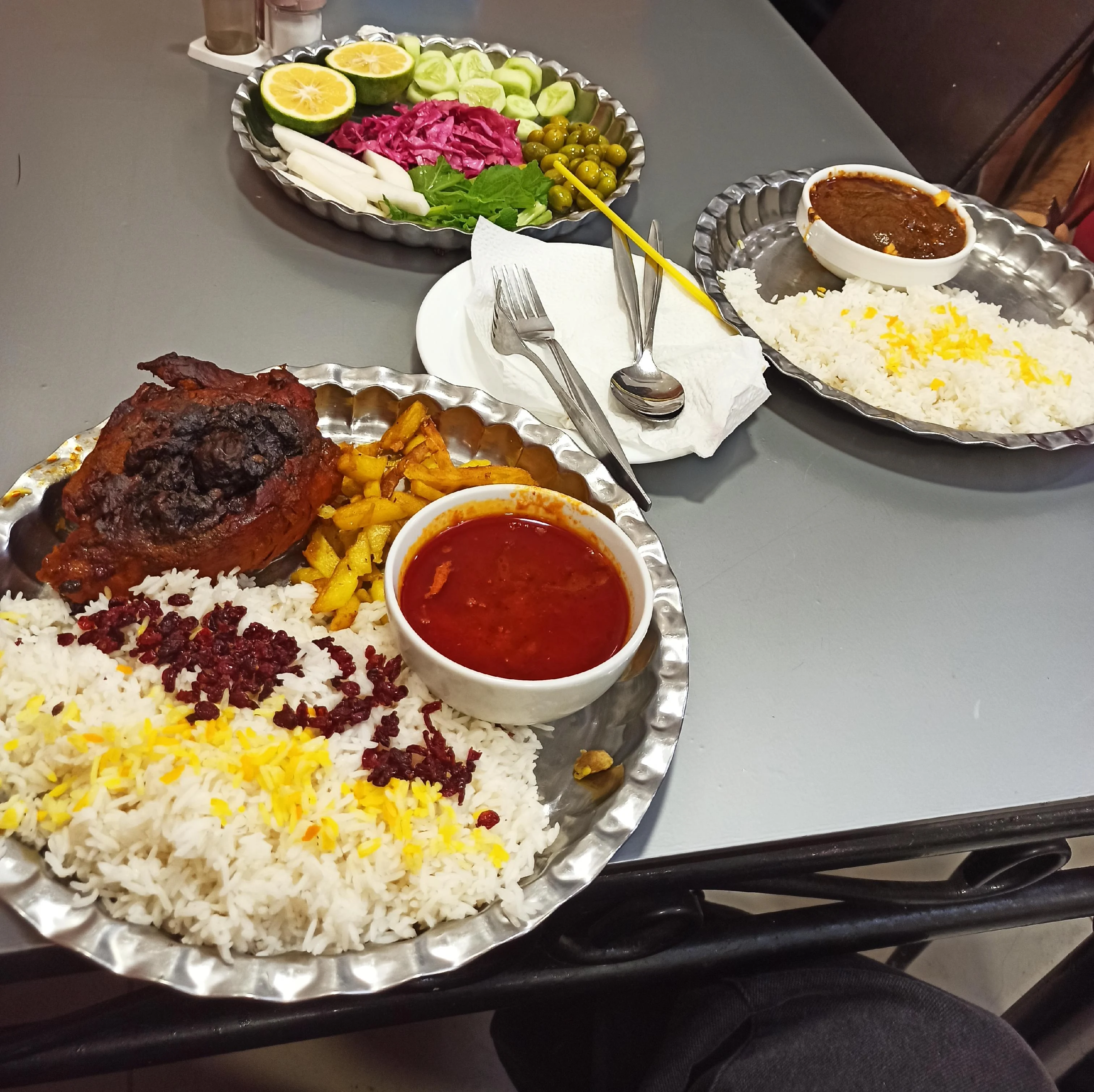 غذا خوری گلستان