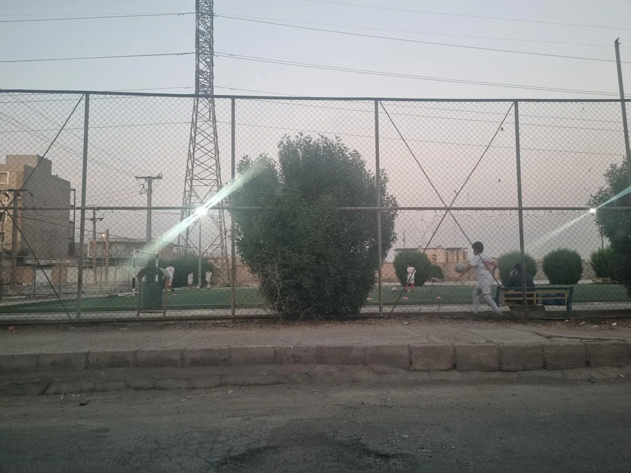 زمین چمن مصنوعی شهید ابراهیم هادی - تصویر 3