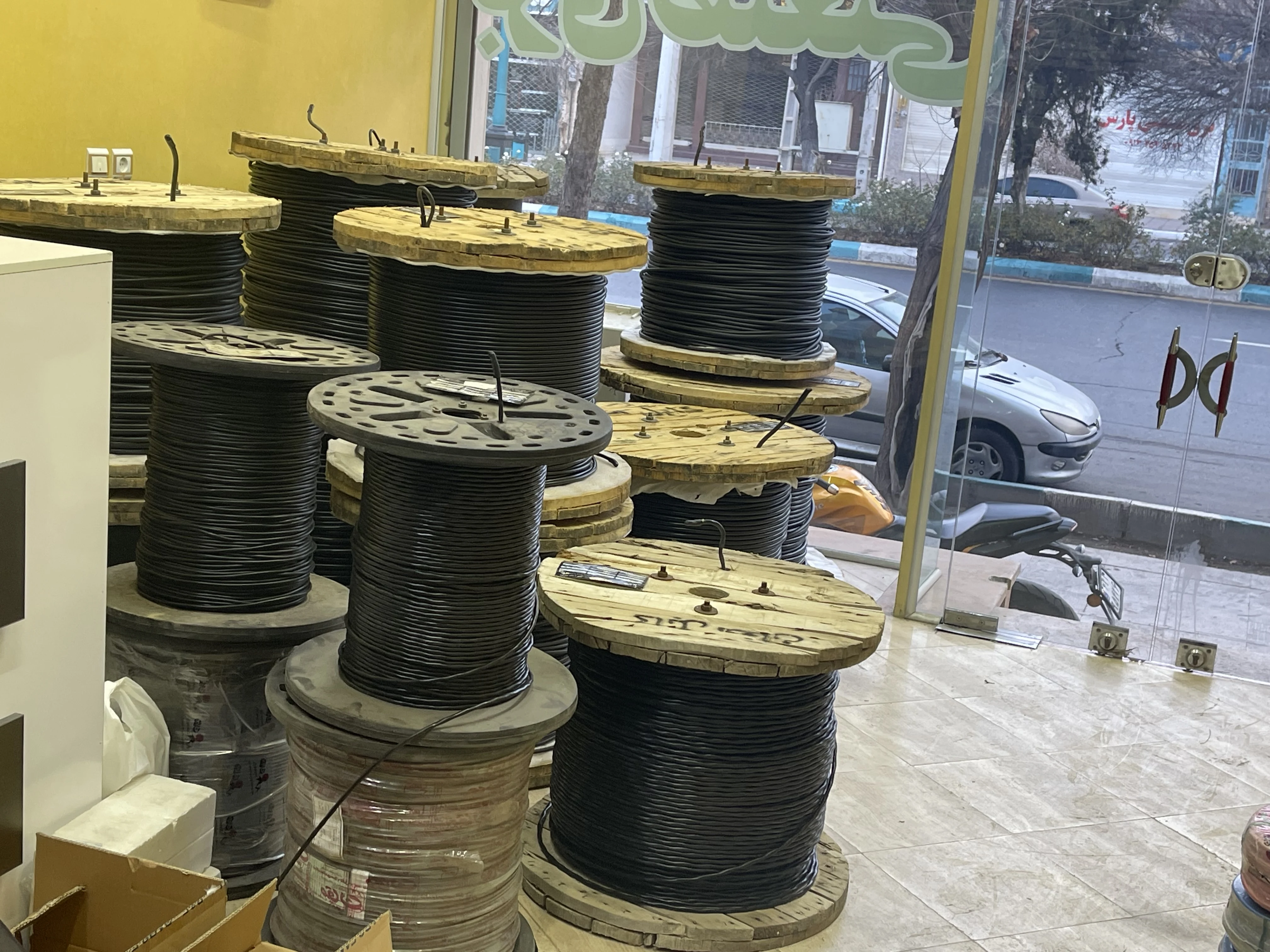 برق و صنعت ملک - تصویر 2