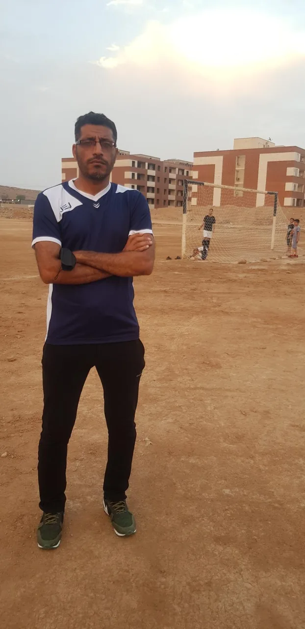 زمین فوتبال خاکی منصور - تصویر 4