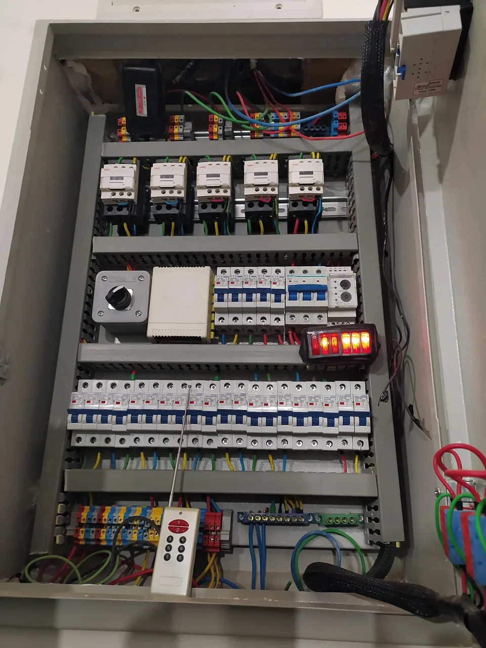 خدمات فنی مهندسی حسنی مجید