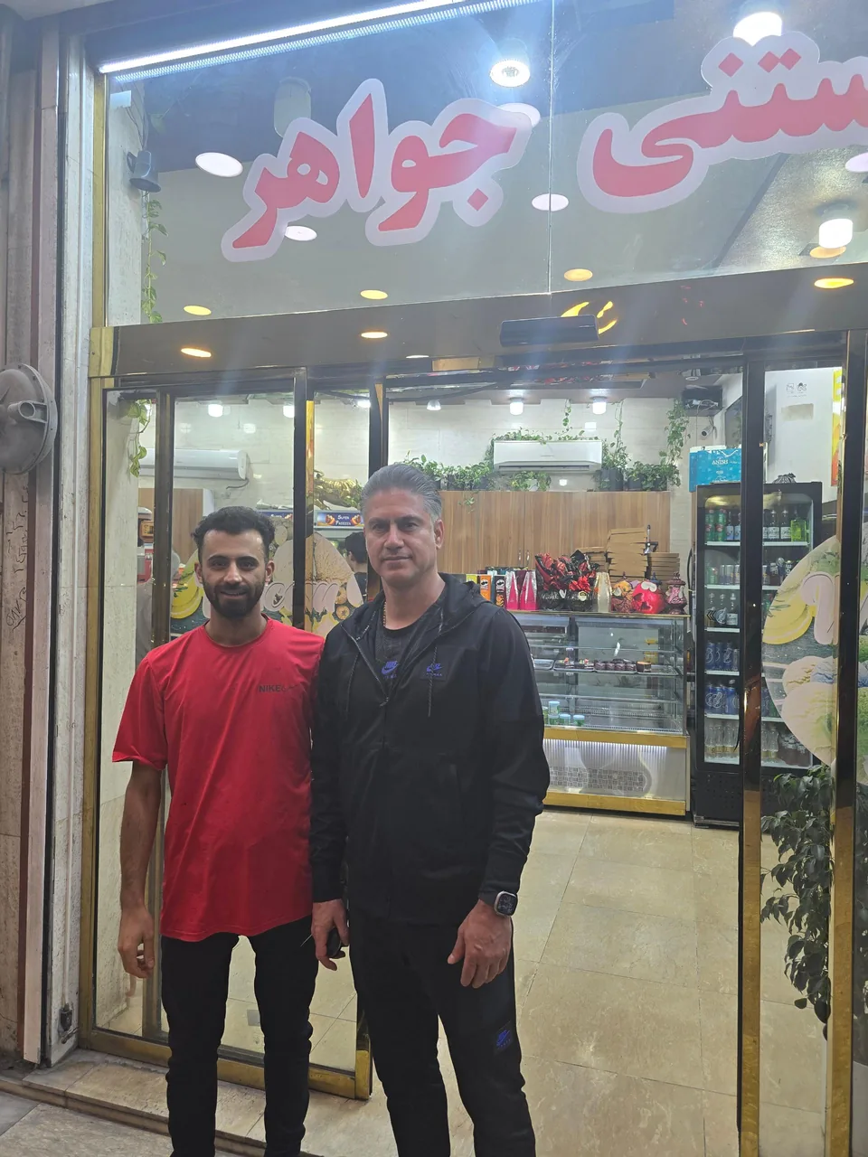 بستنی فروشی جواهر - تصویر 2