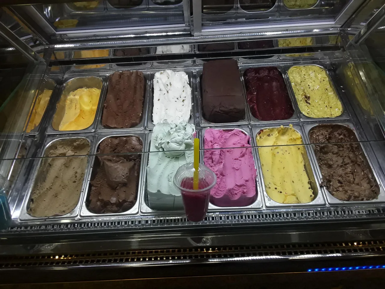 آبمیوه و بستنی پوریا - تصویر 2