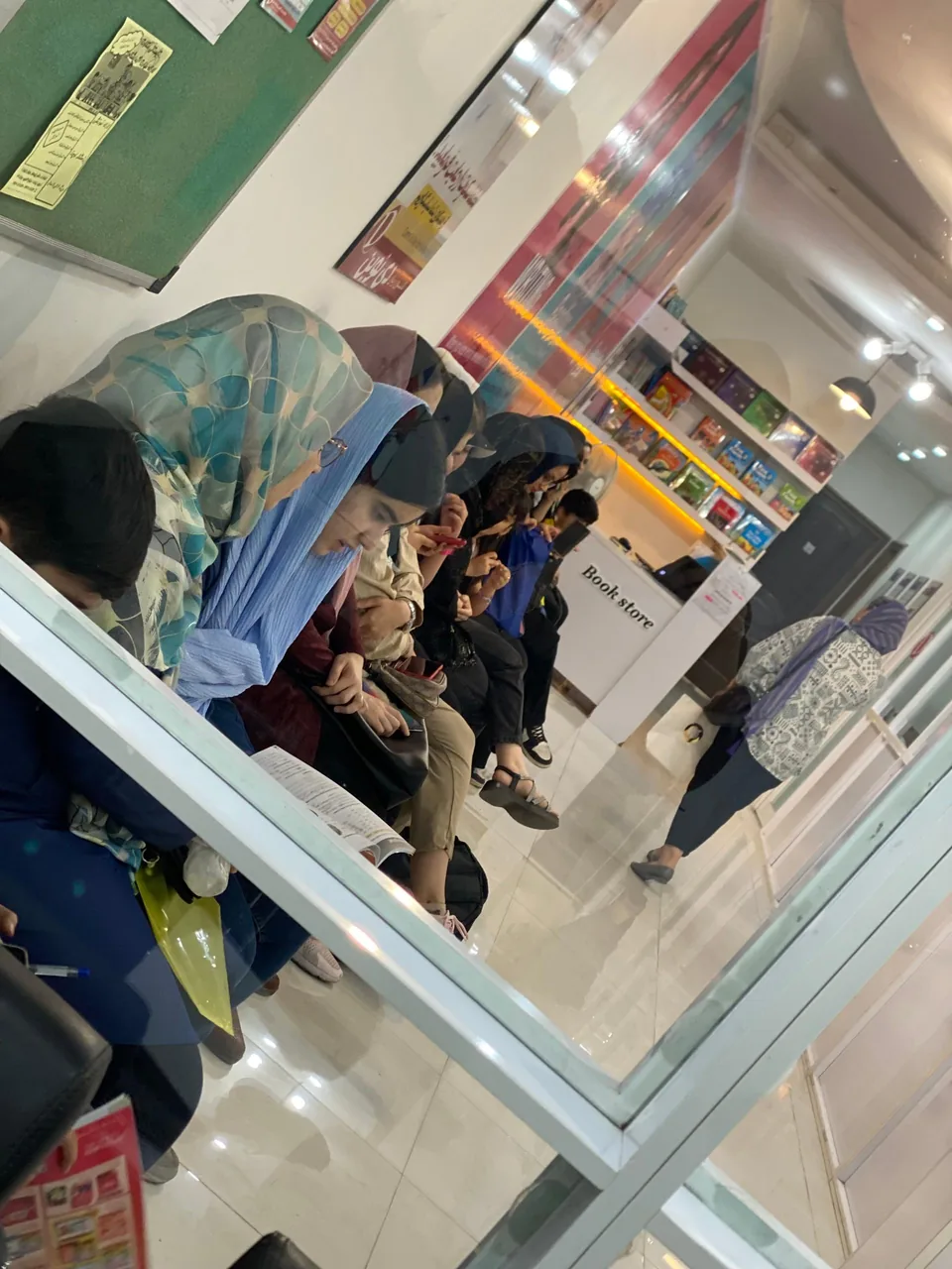 کانون زبان دی نوین - تصویر 4