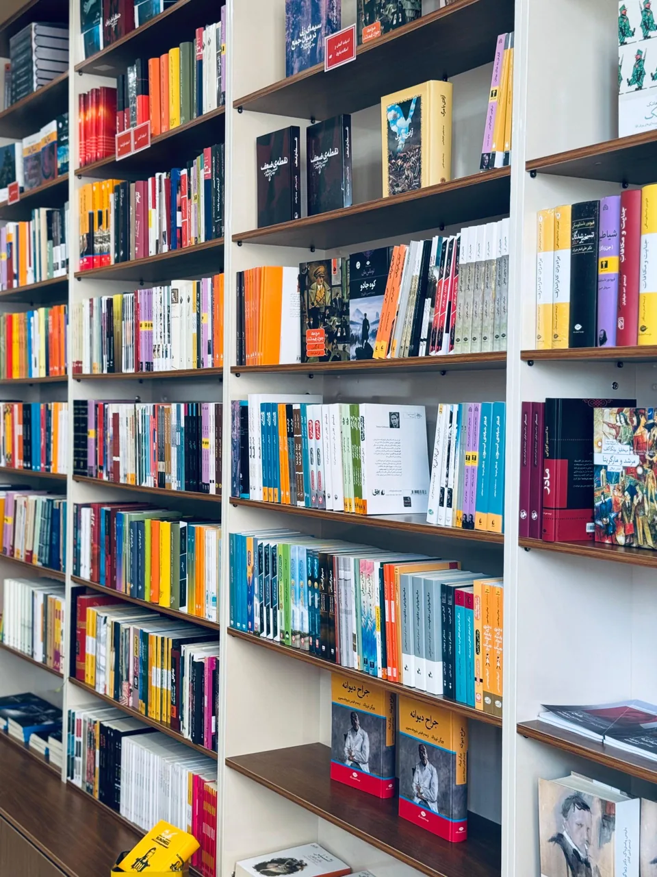 کافه کتاب ترنج - تصویر 3