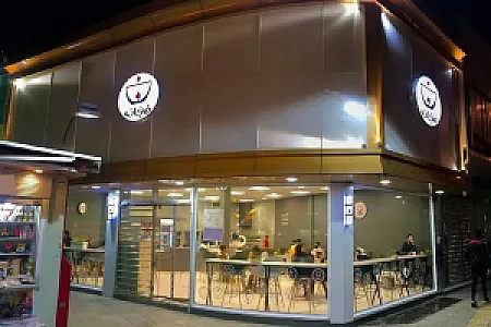کافی شاپ فنجانه