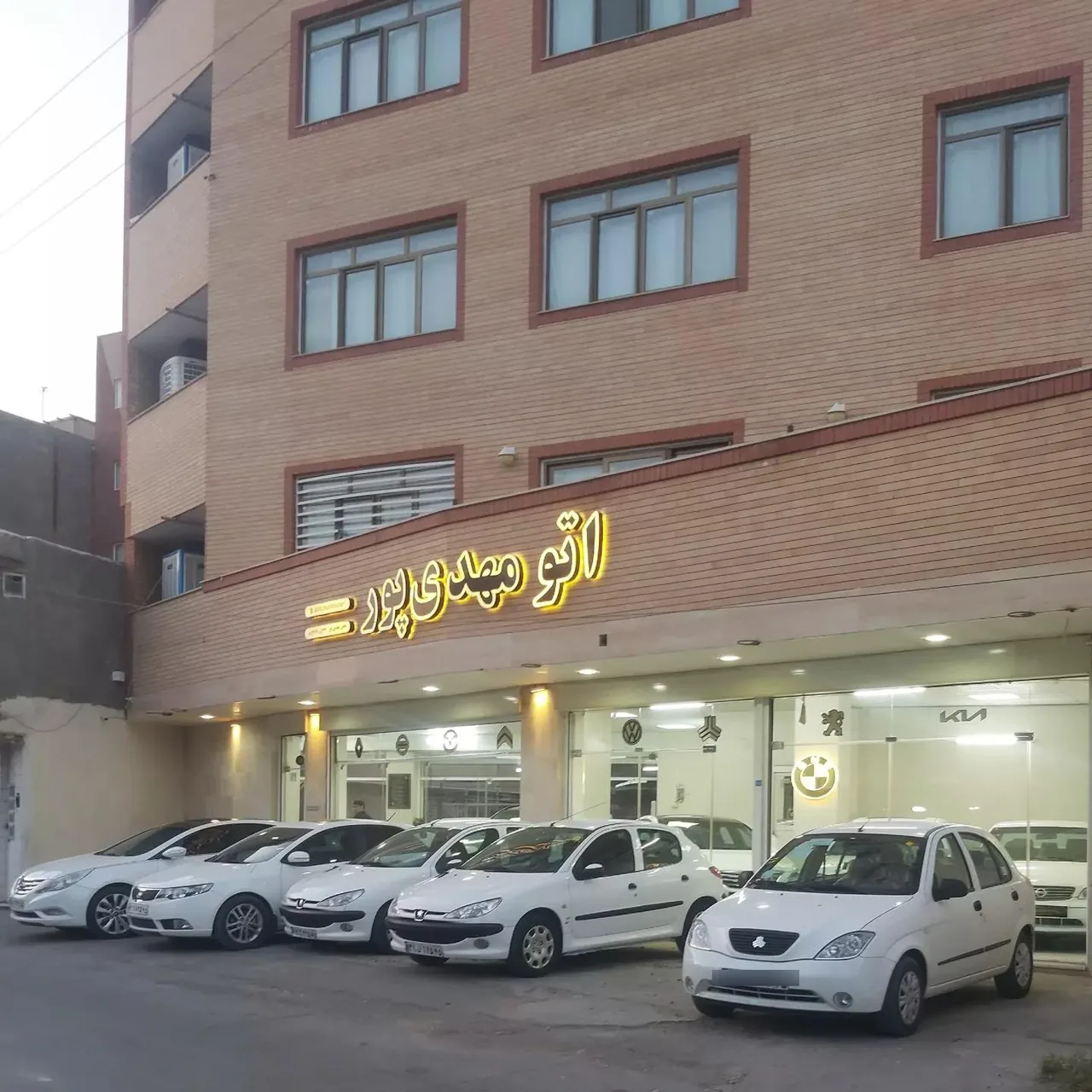 نمایشگاه اتومبیل مهدی پور - نمایشگاه و خرید فروش خودرو در کرمان - تصویر 4