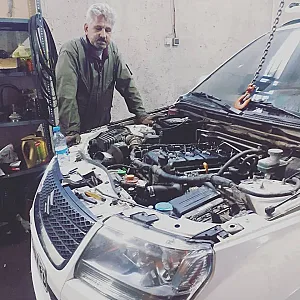 کلینیک تعمیر خودرو پارسیان
