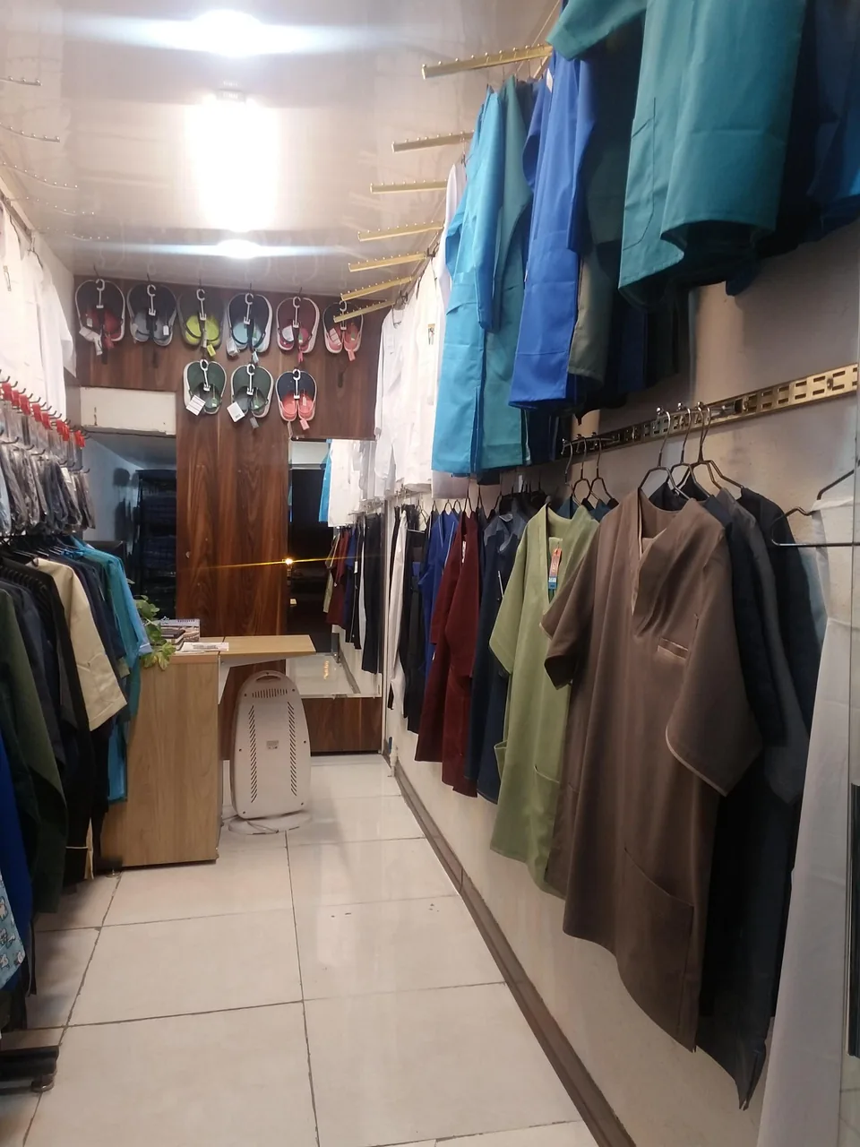فروشگاه روپوش و البسه پزشکی زی کارا - پوشاک (عمومی) در کرمان - تصویر 3