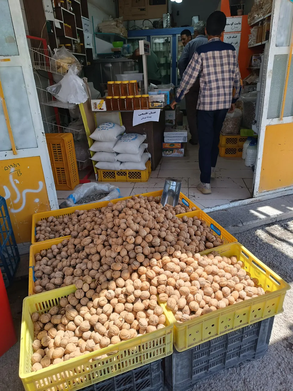 لبنیات و محصولات طبیعی قاسمی - خواربار و بقالی در کرمان - تصویر 3