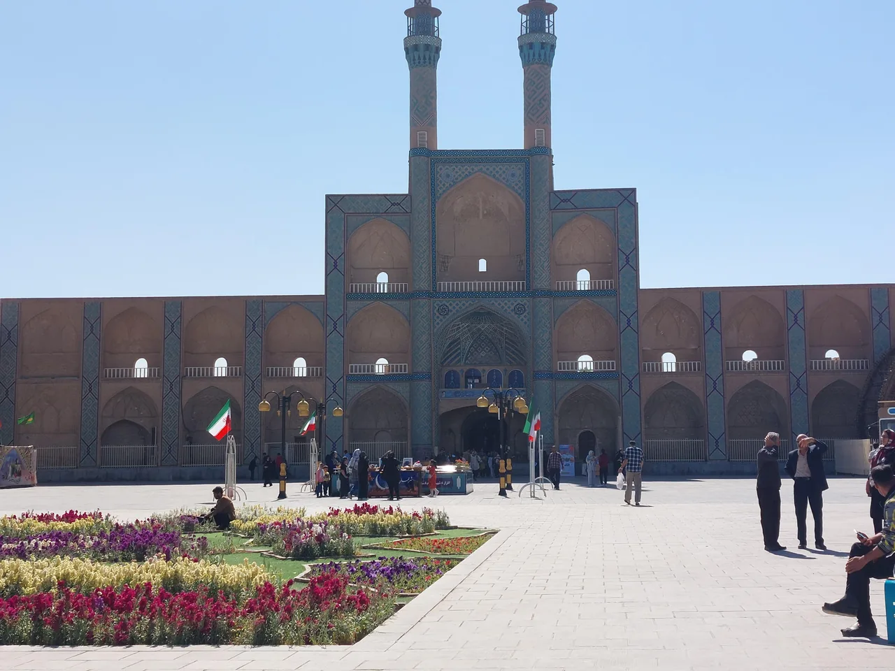 پارکینگ عمومی - پارکینگ در یزد