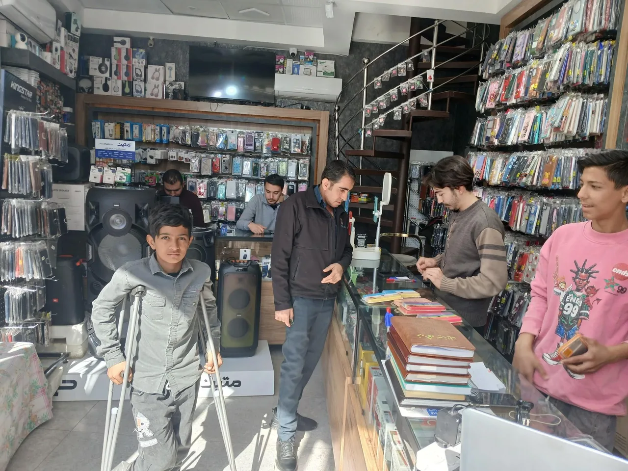 دنیای گارد و موبایل آریایی - موبایل‌فروشی در کرمان - تصویر 4