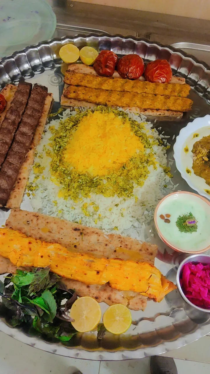 سفره خانه سنتی باغ سرآسیاب - تصویر 2