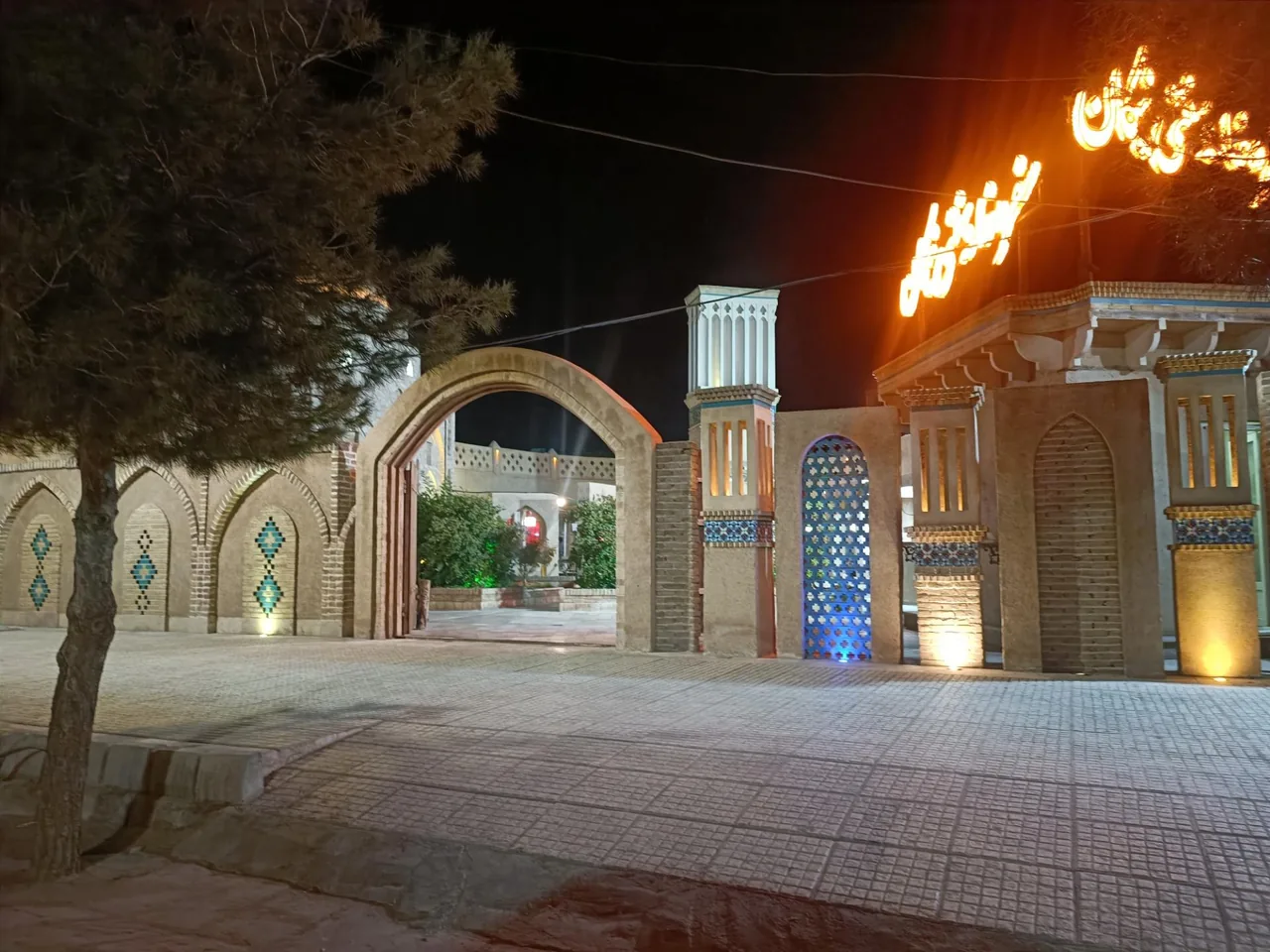 مجتمع سنتی توریستی نیکان - رستوران در کرمان - تصویر 3