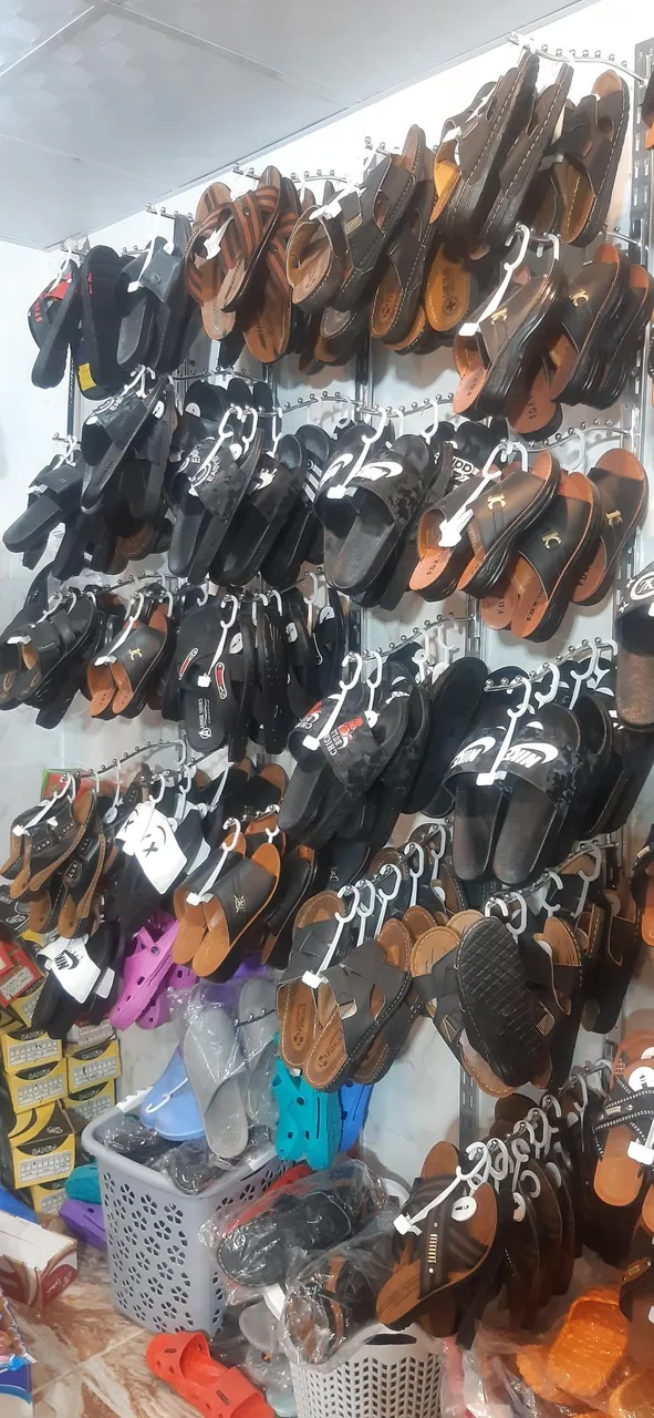 دمپایی و صندل فروشی - کیف و کفش در کرمان - تصویر 2