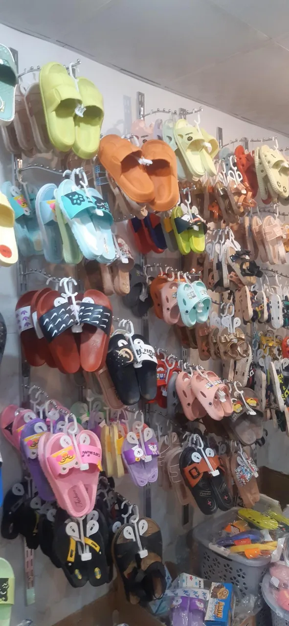دمپایی و صندل فروشی - کیف و کفش در کرمان - تصویر 4