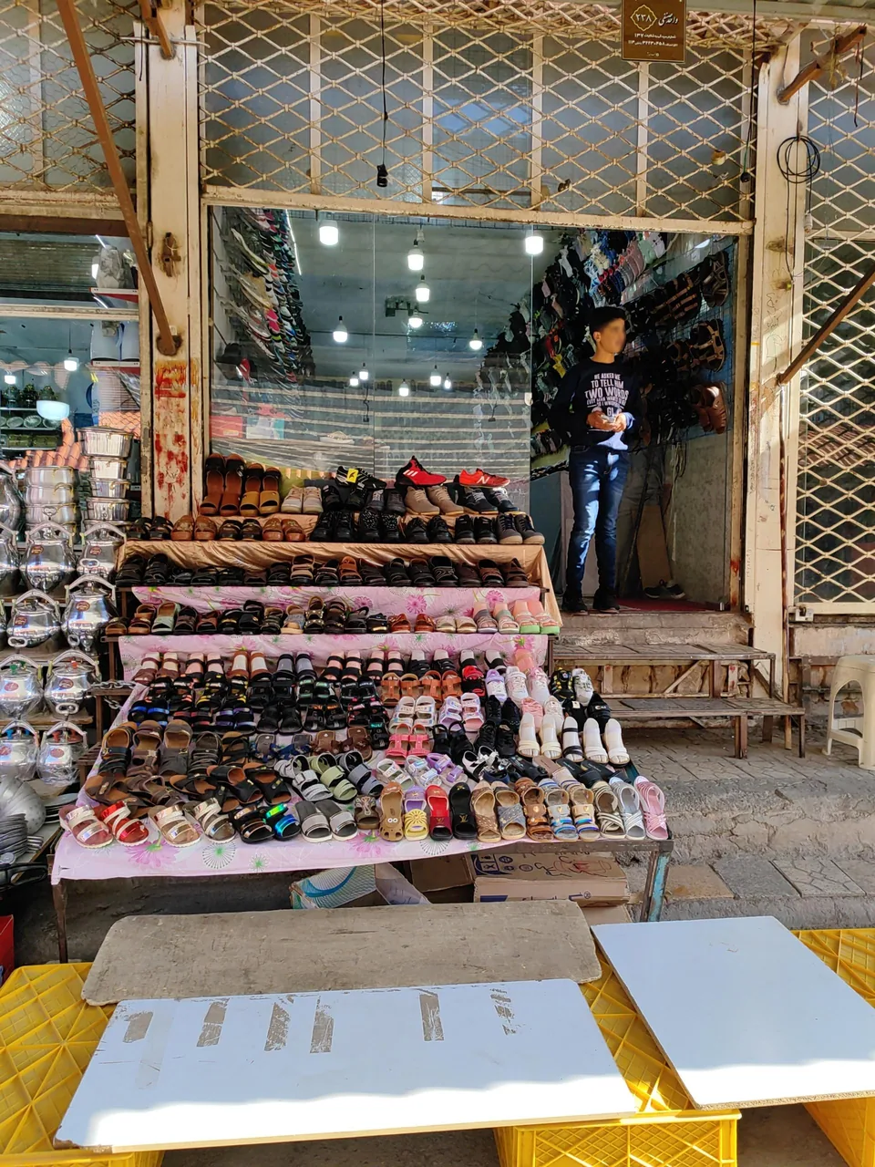 کفش فروشی برادران بلوچ - کیف و کفش در کرمان