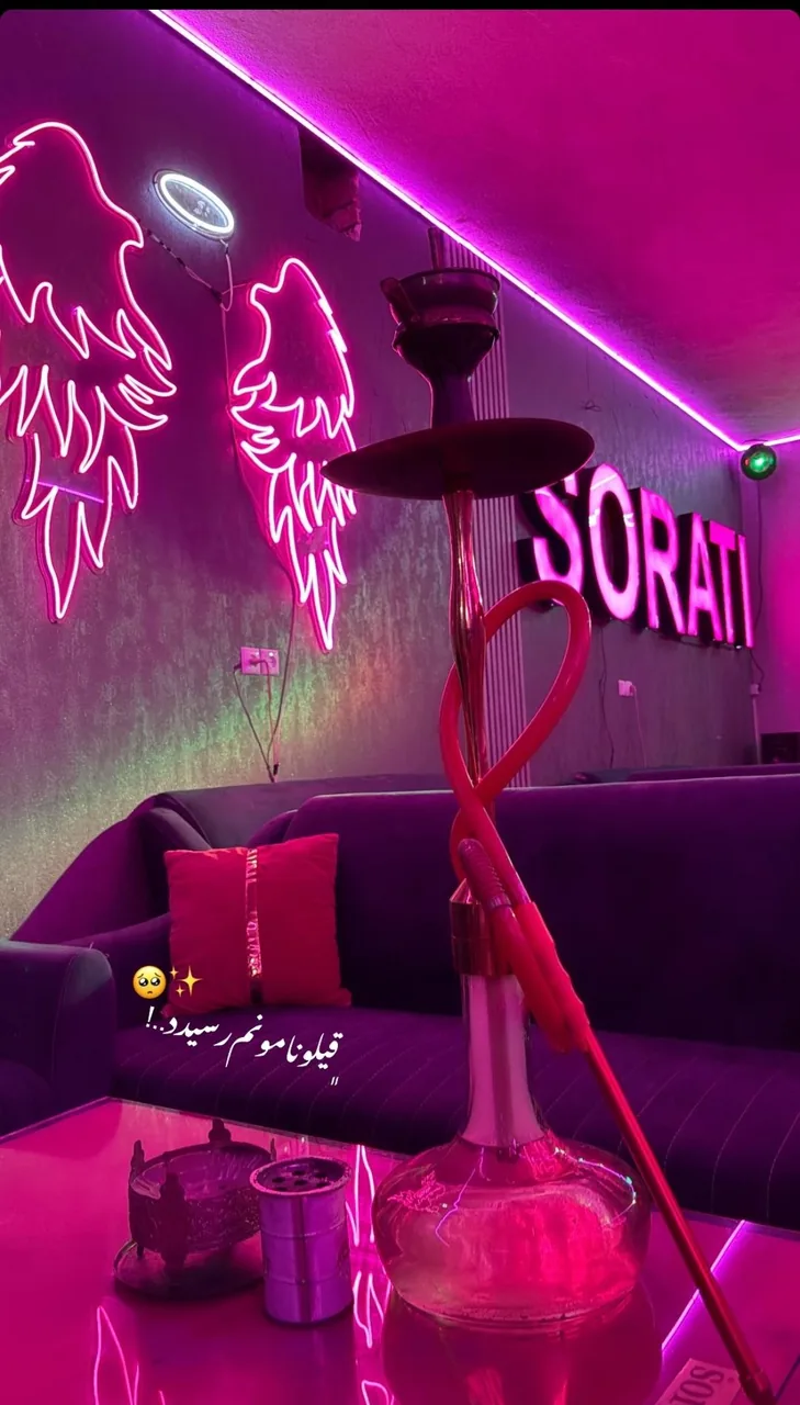 کافه رستوران صورتی