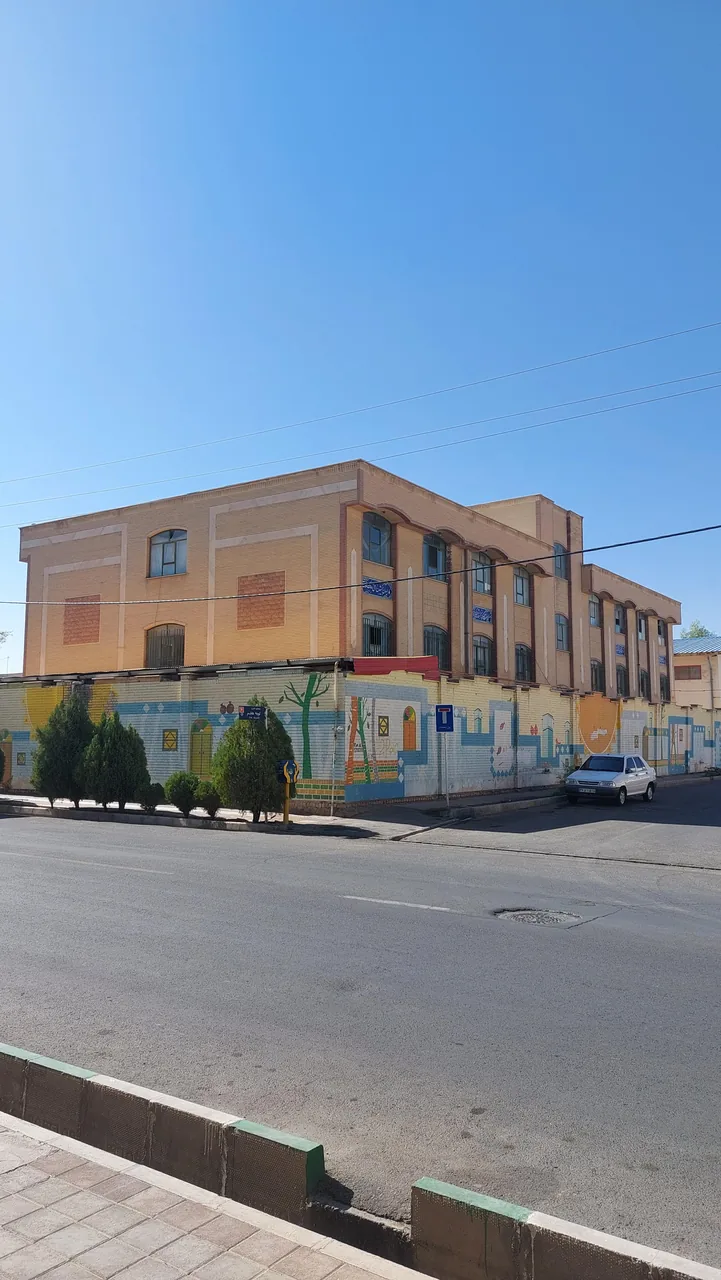 دبستان آزادی - تصویر 2