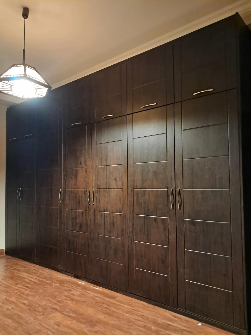 کابینت چوب سرخ