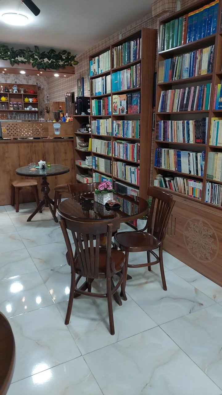 کافه کتاب دنج - تصویر 3