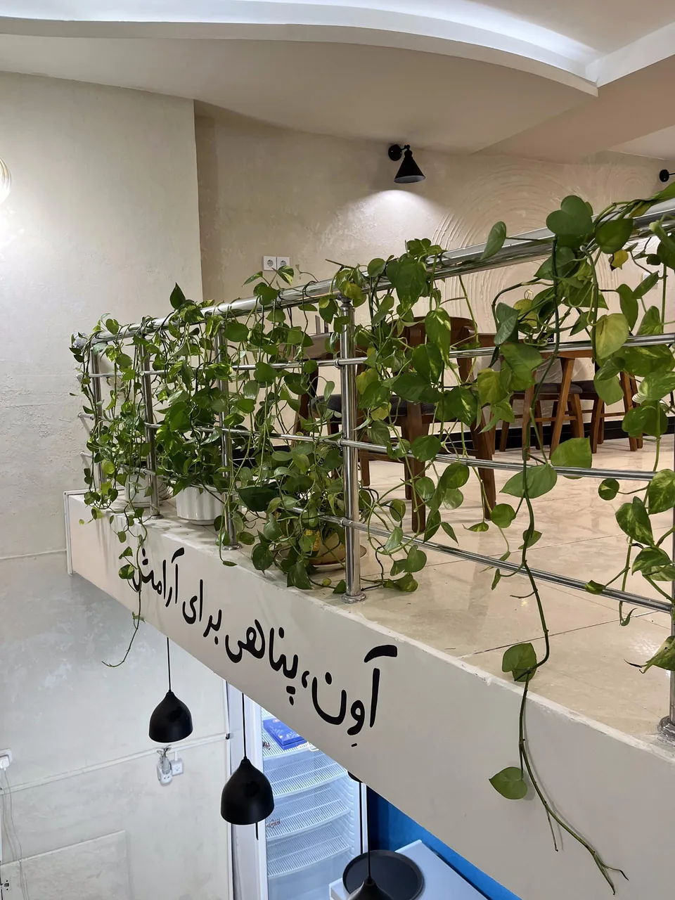 کافه آوِن - تصویر 2