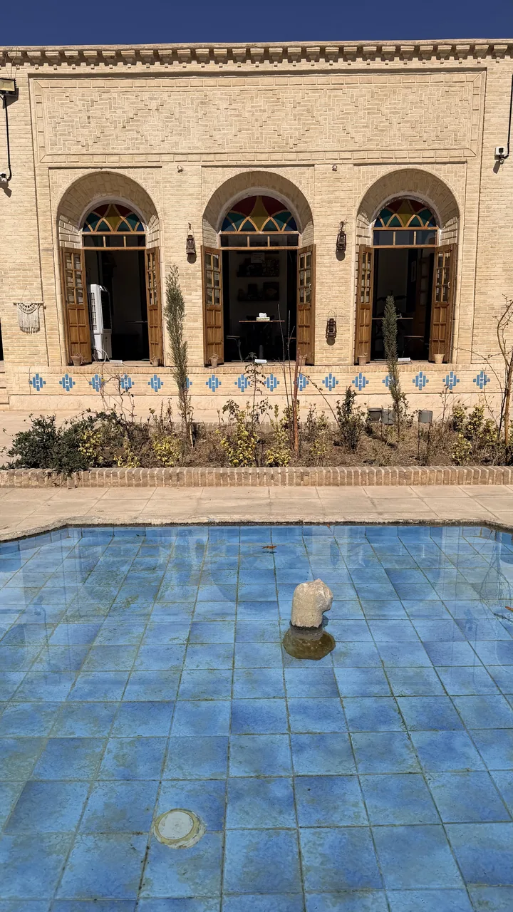 کافه می را - تصویر 2