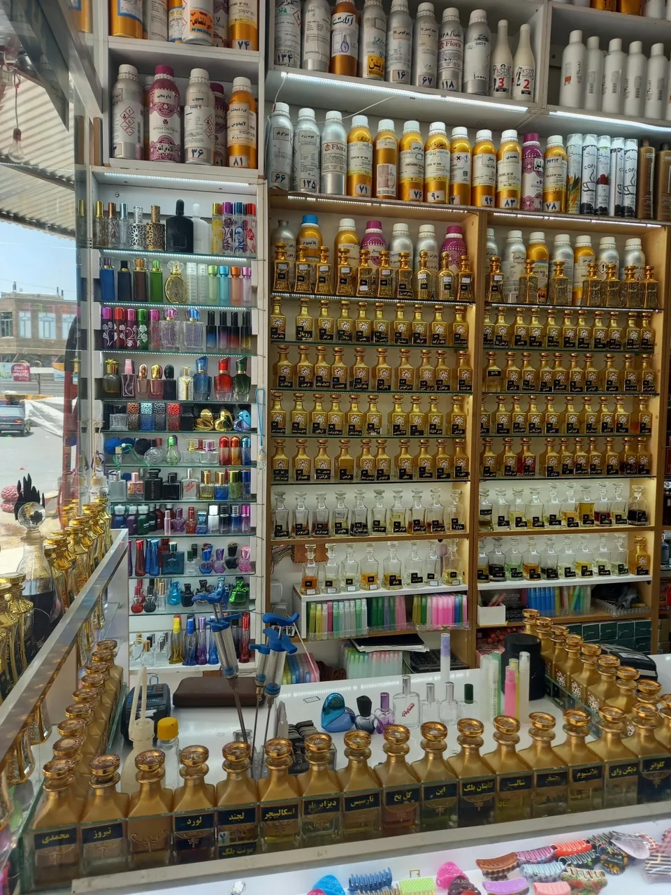 فروشگاه عطر و آرایشی برند - تصویر 2