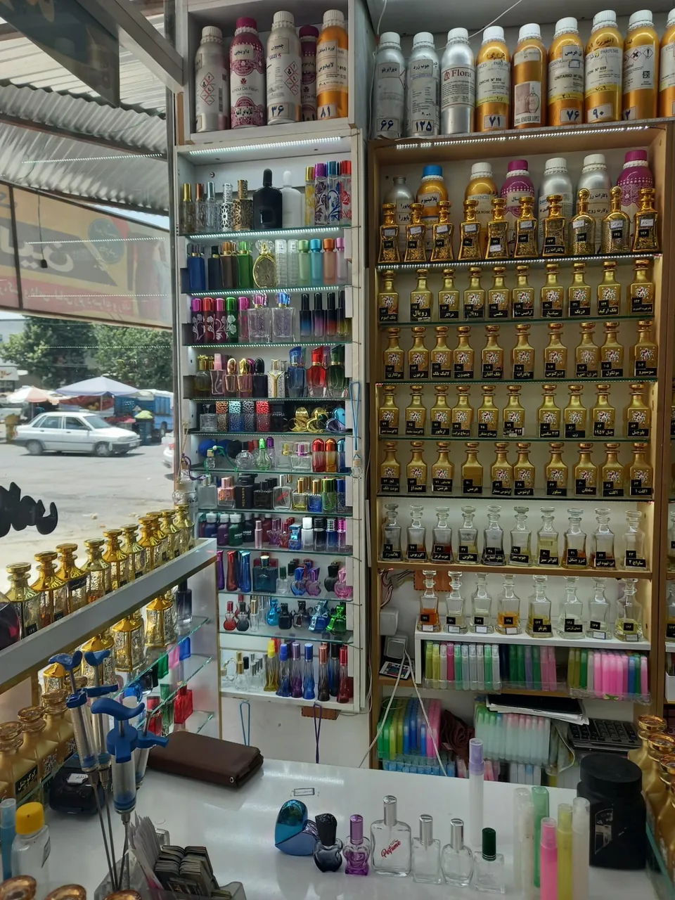 فروشگاه عطر و آرایشی برند - تصویر 3