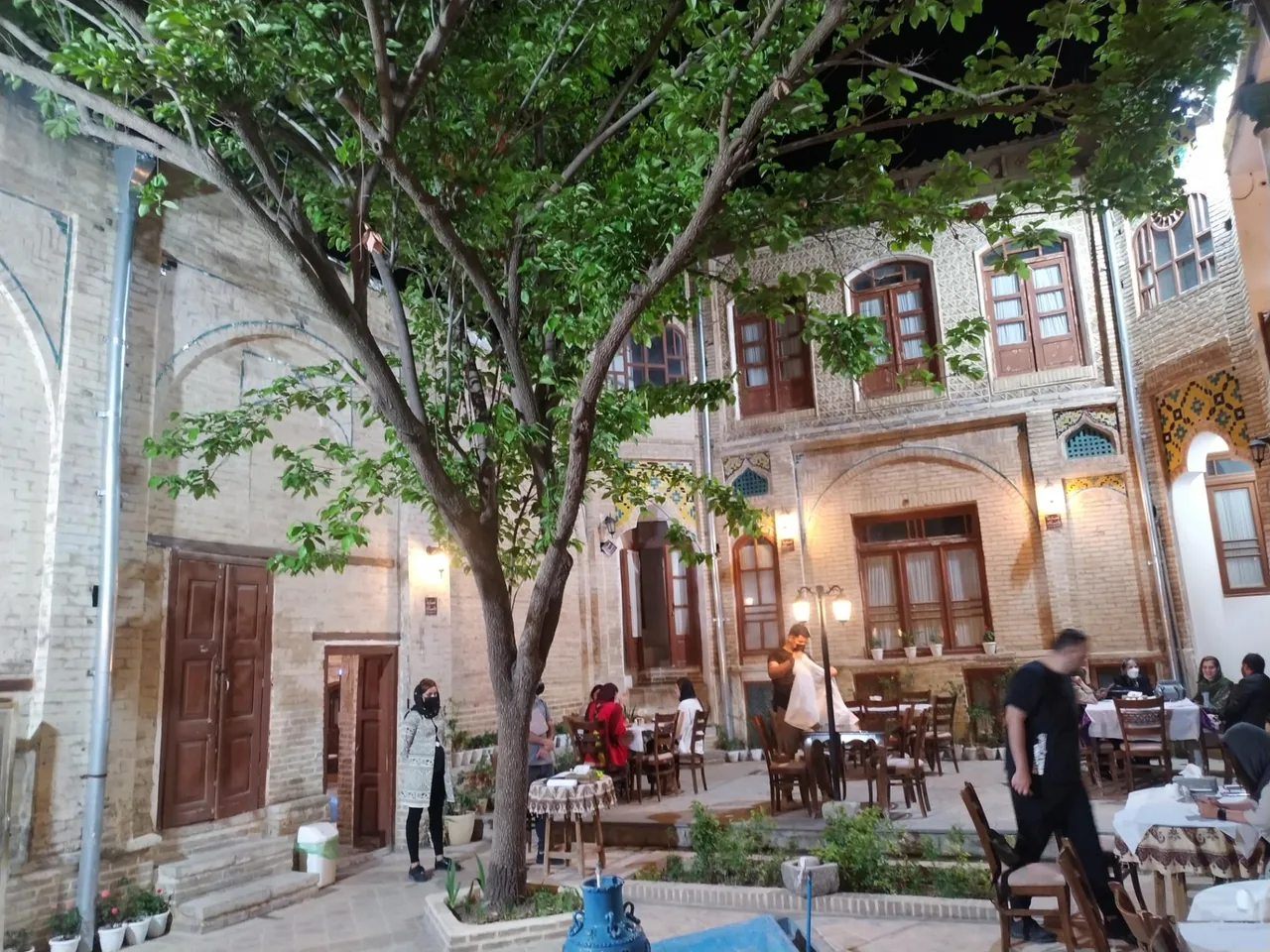 رستوران سنتی عمارت بامگاه - تصویر 4